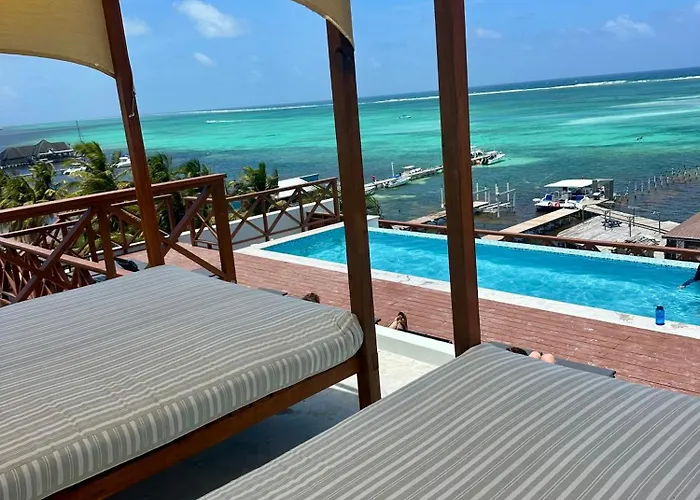 Sandbar Beachfront Hotel & Hostel Restaurant *