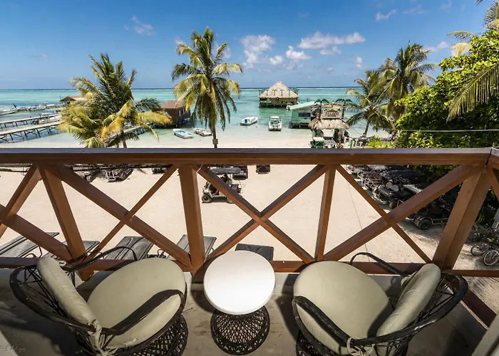 Sandbar Beachfront Hotel & Hostel Restaurant * San Pedro (Ambergris Caye)