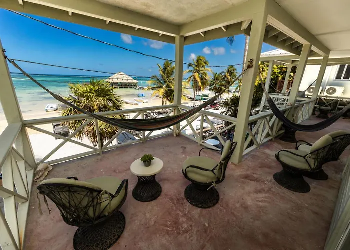 Sandbar Beachfront Hotel & Hostel Restaurant