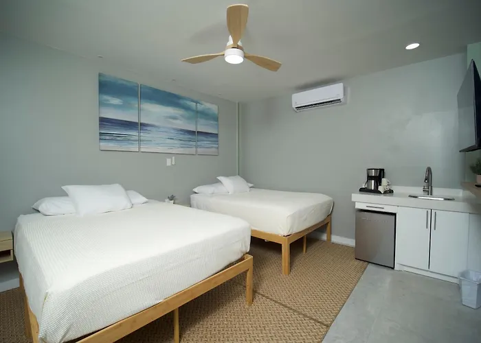 Sandbar Beachfront Hotel & Hostel Restaurant *