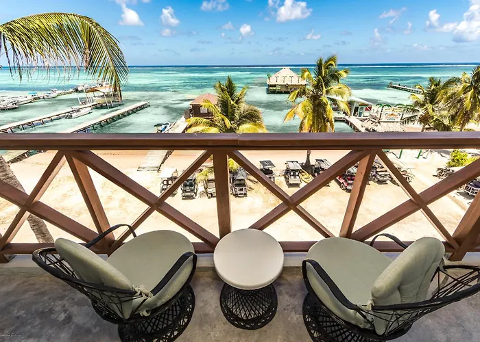 Sandbar Beachfront Hotel & Hostel Restaurant Hostel