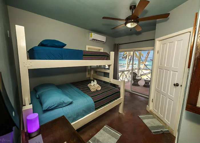 Sandbar Beachfront Hotel & Hostel Restaurant Hostel San Pedro (Ambergris Caye)