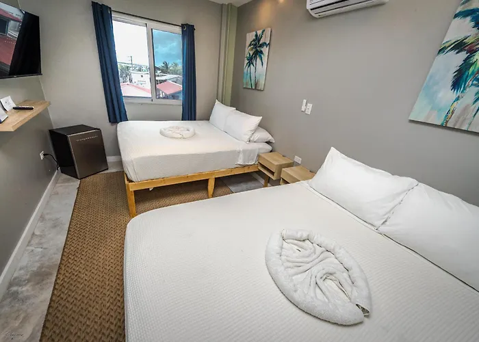 Sandbar Beachfront Hotel & Hostel Restaurant Hostel *