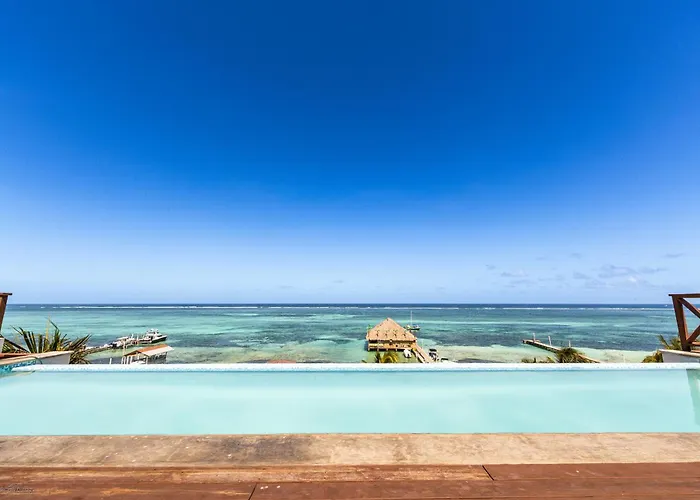 Sandbar Beachfront Hotel & Hostel Restaurant *