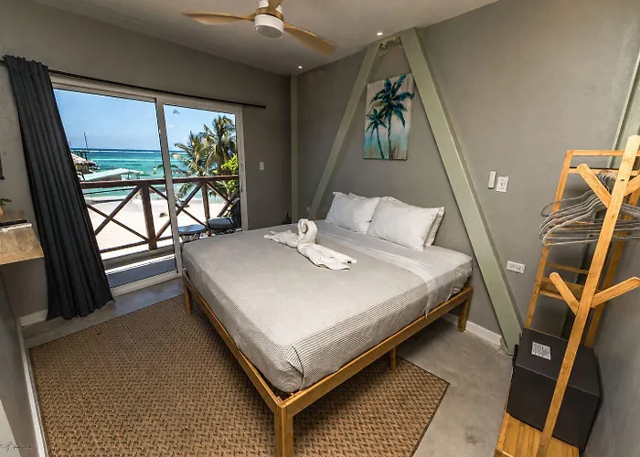 Hostel Sandbar Beachfront Hotel & Hostel Restaurant