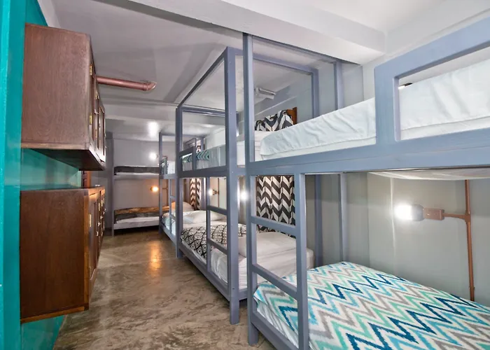 Sandbar Beachfront Hotel & Hostel Restaurant *