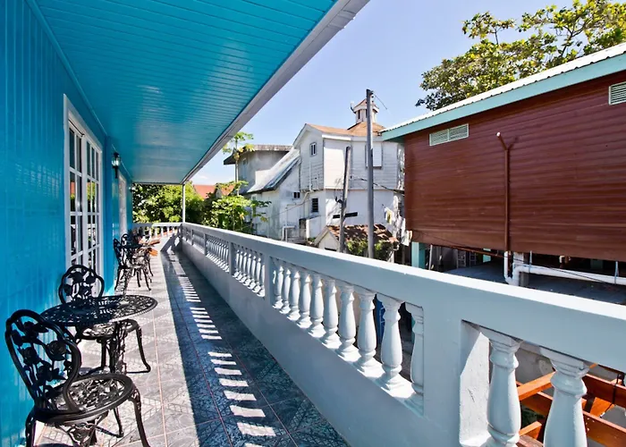 Sandbar Beachfront Hotel & Hostel Restaurant Hostel *