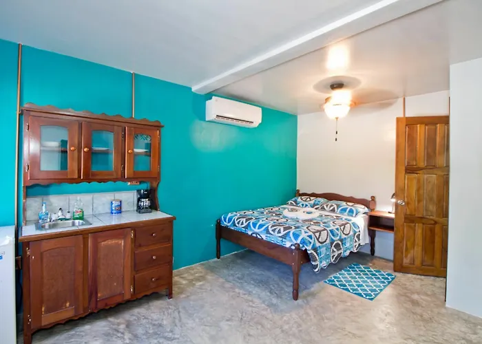 Sandbar Beachfront Hotel & Hostel Restaurant