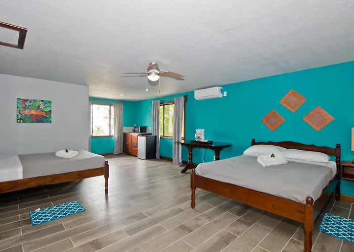 Hostel Sandbar Beachfront Hotel & Hostel Restaurant *