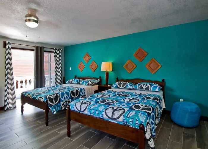 Hostel Sandbar Beachfront Hotel & Hostel Restaurant San Pedro (Ambergris Caye)