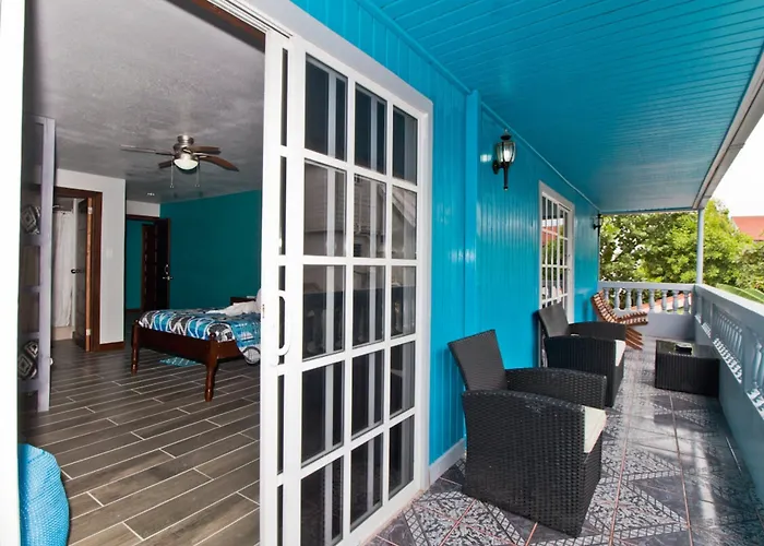 Hostel Sandbar Beachfront Hotel & Hostel Restaurant San Pedro (Ambergris Caye)