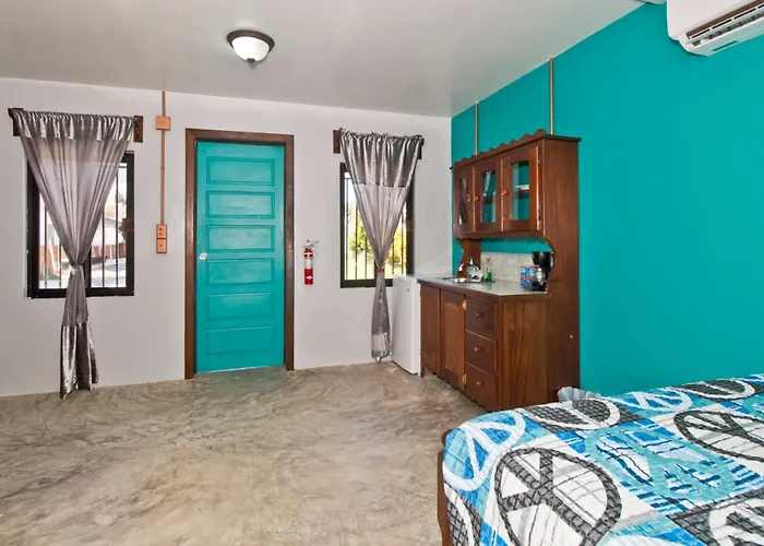 Sandbar Beachfront Hotel & Hostel Restaurant * San Pedro (Ambergris Caye)